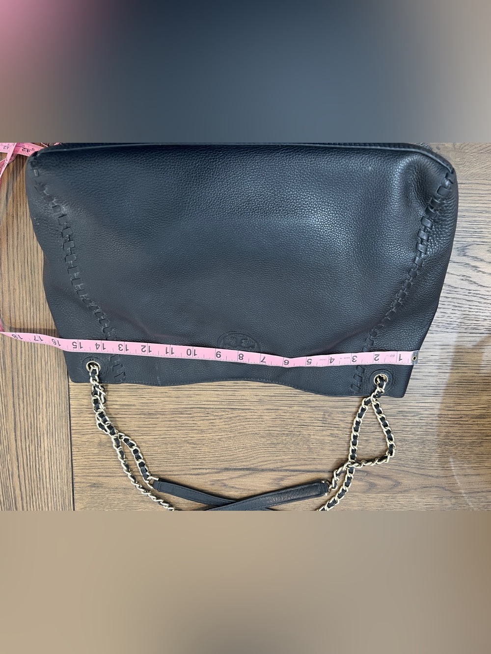 GUC Tory Burch pebbled leather tote - black/gold accent adjustable strap - Picture 7 of 8